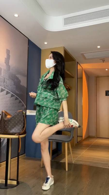 2022-06-191林巧儿服饰5.35万粉丝  关注"很方便,很惊喜!