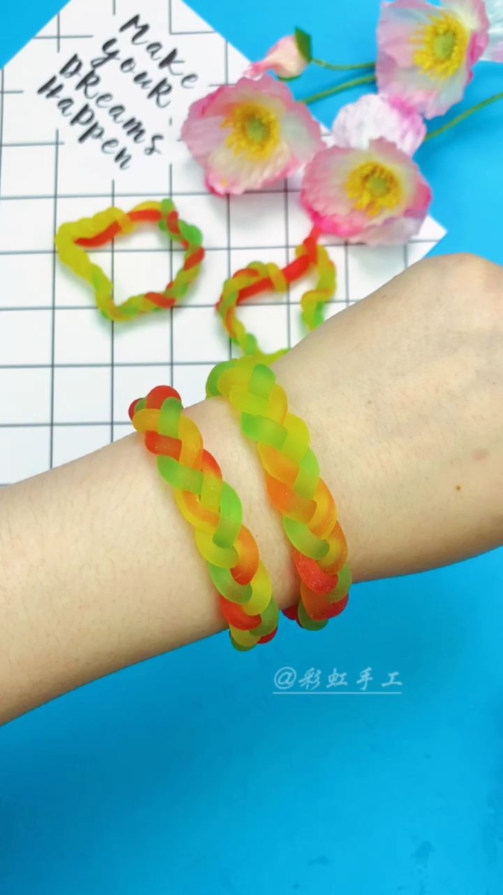 创意手工diy#这样的闺蜜手环你喜欢吗,让闺蜜帮你做一个-度小视