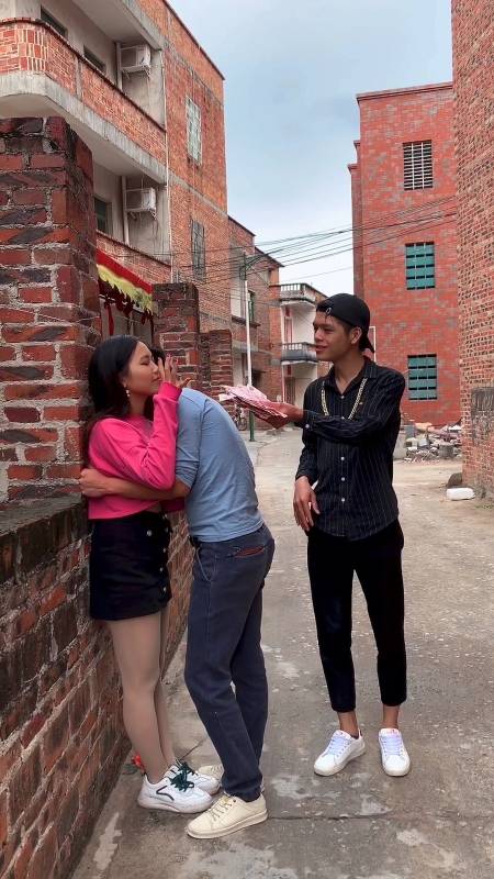 全民正能量#兄弟让我考验一下他女朋友,结局让人很意外.-全民小视频