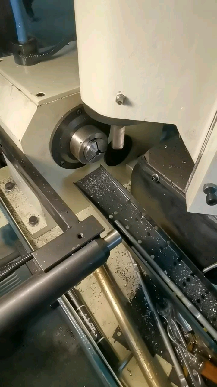 数控自动铣扁机设计的很到位,角度一点也不差.