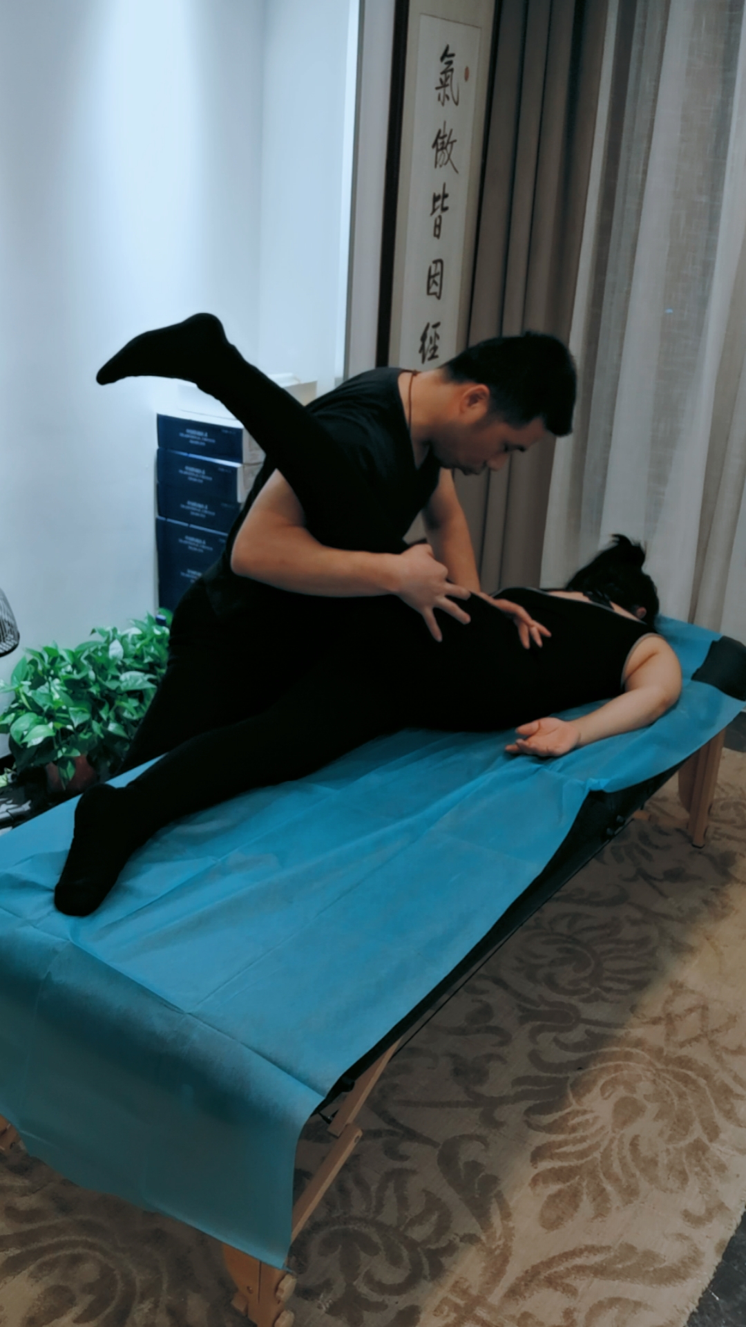 沈阳朋友骶髂关节推拿调理视频实录