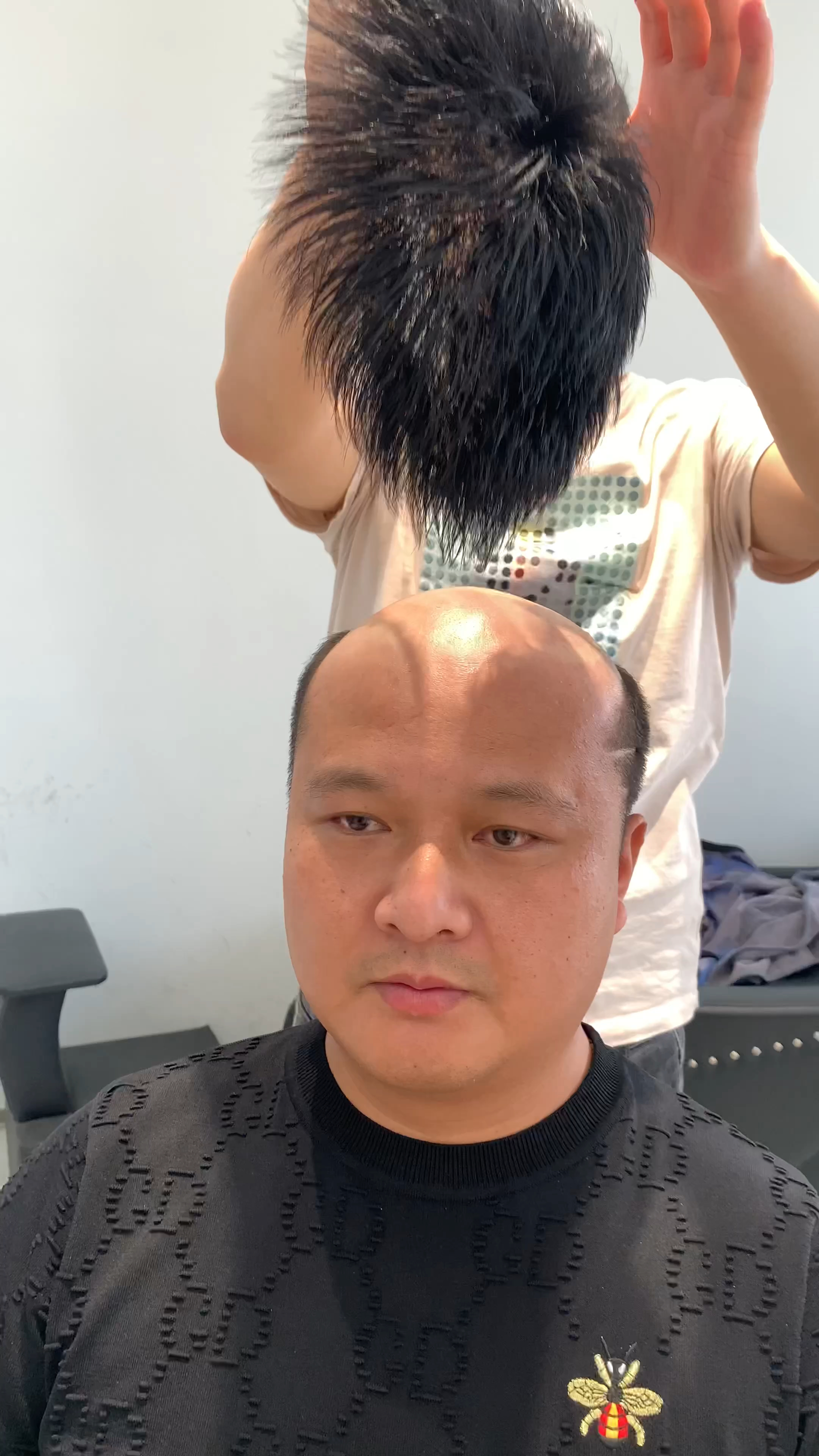 秃顶大叔的新发型