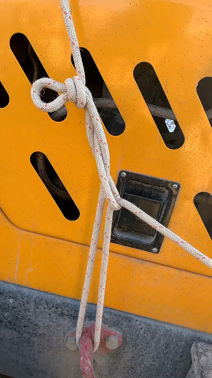 正经八百的货运吊扣