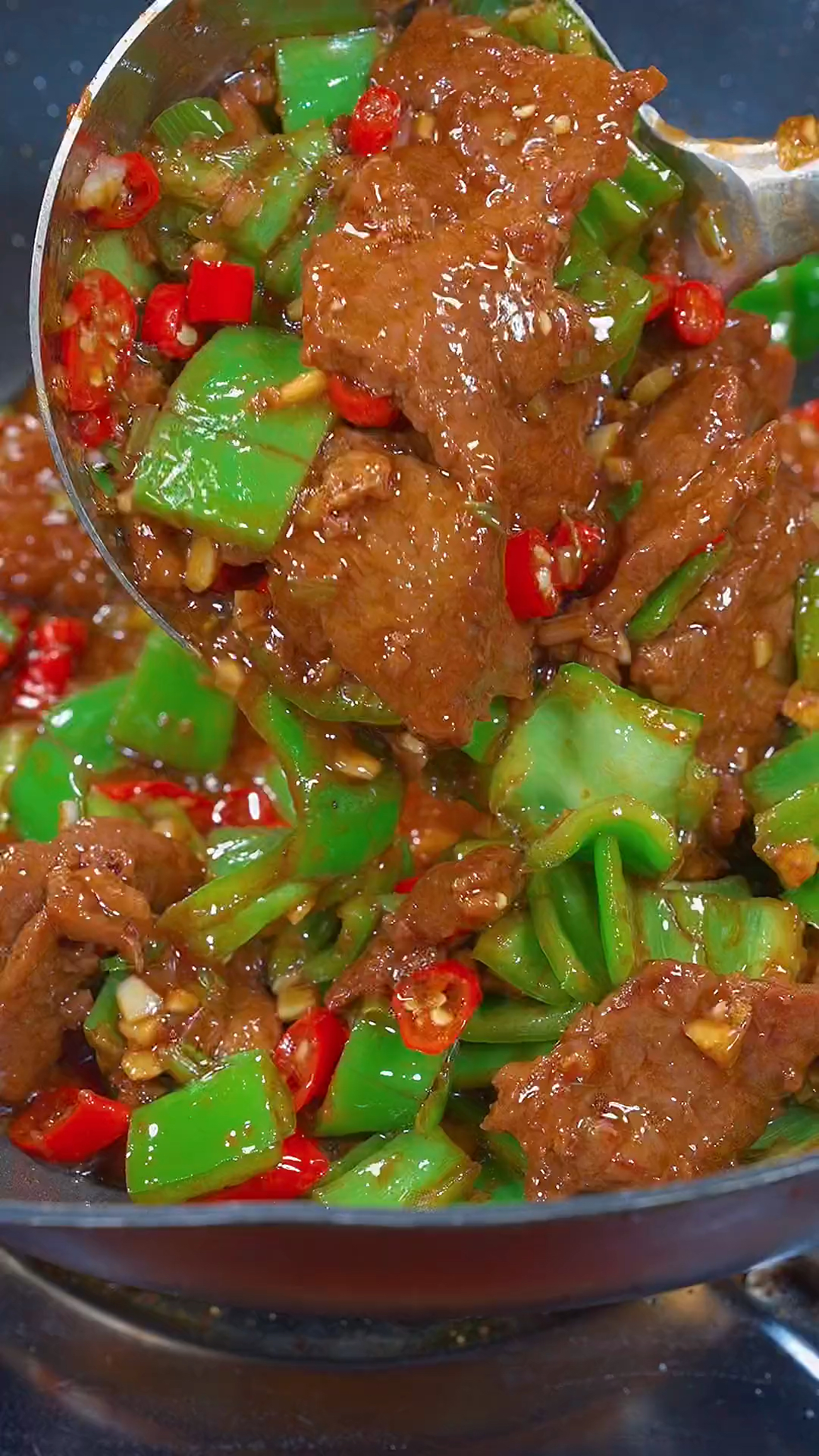 美食看中国#辣椒炒牛肉就像我这样做吧,好吃又下饭