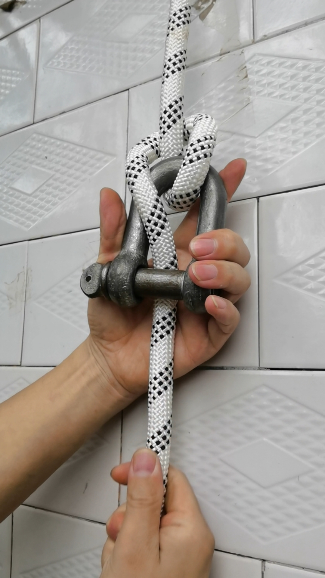 实用绳结#"蜘蛛人"下降结,又叫意大利半扣