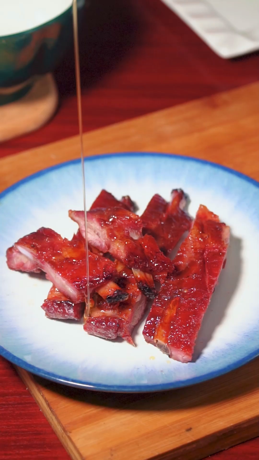 烧腊培训#广式蜜汁烧排骨,烧腊实体店培训学员好吃到舔手指