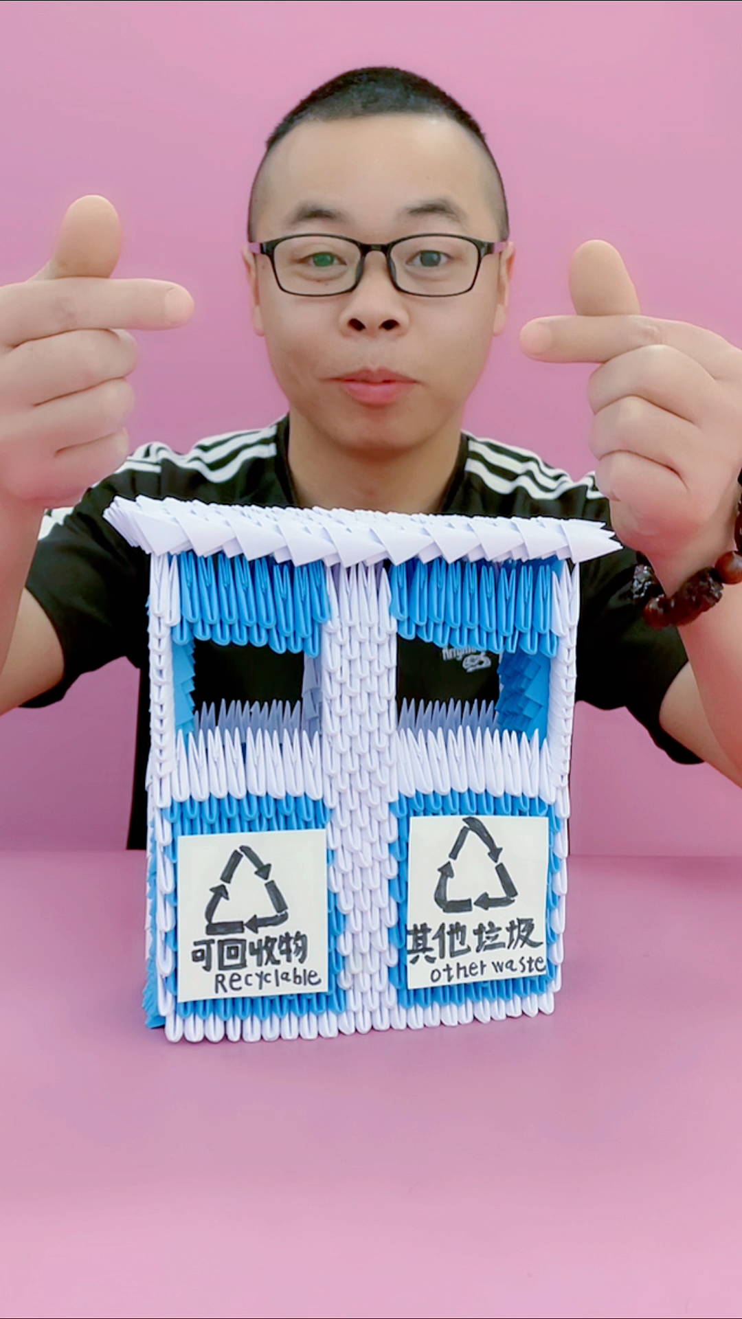 不一样的人生#用纸折叠的垃圾桶完工了,你看像吗?