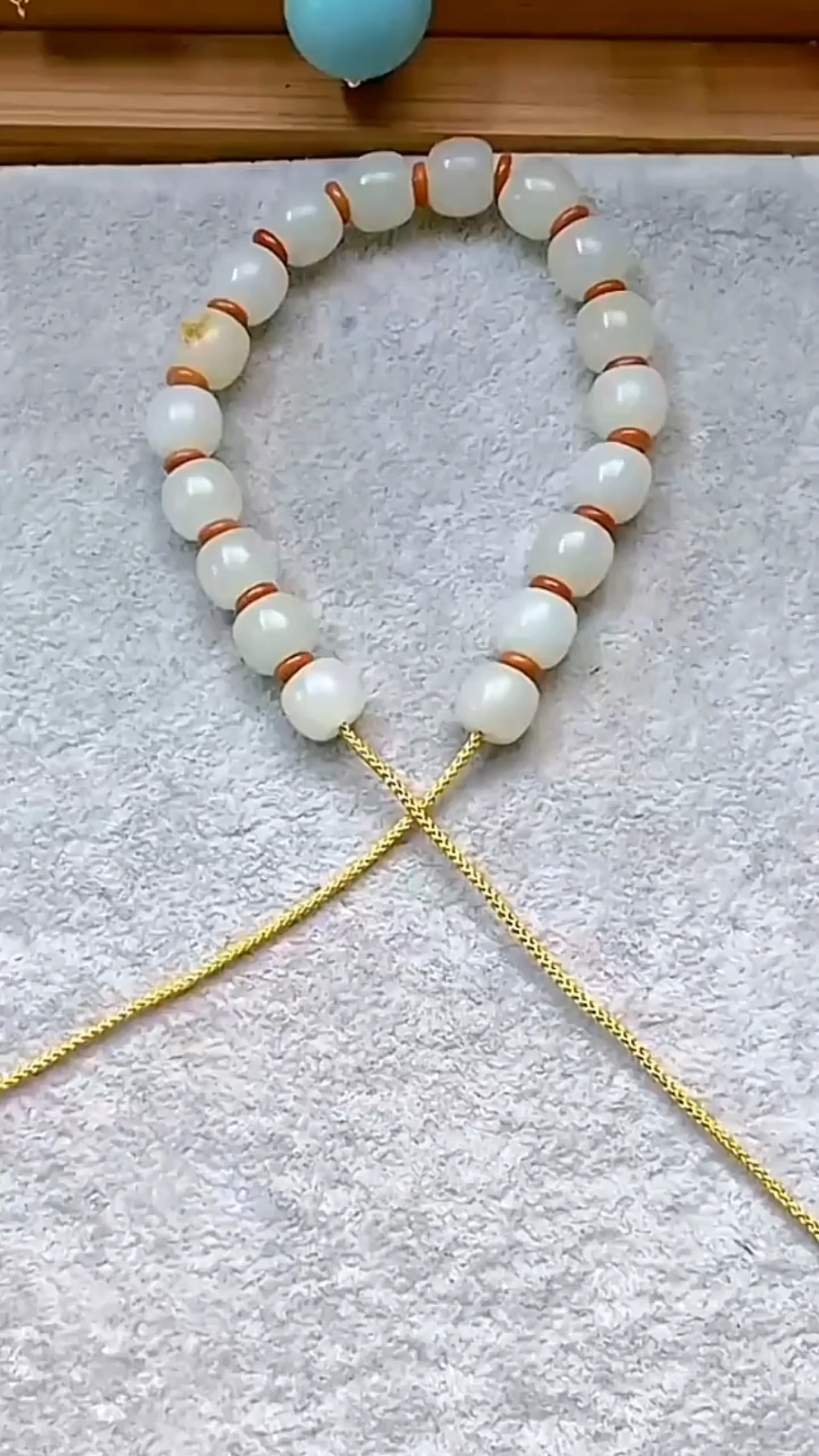 集结吧创作者#单线手链编织收尾