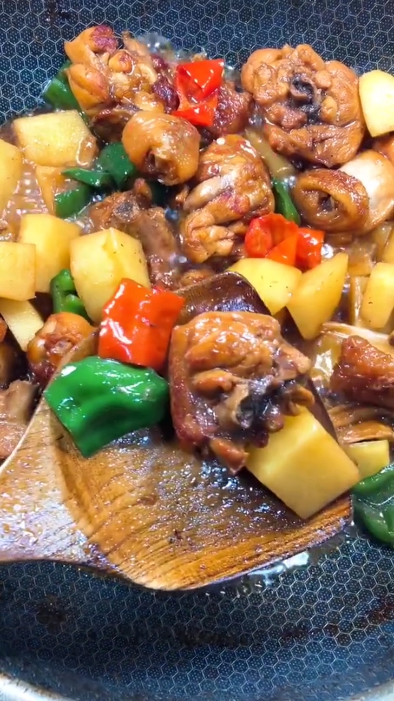 美食看中国#土豆炖小鸡