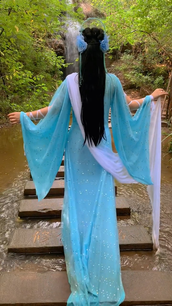 欢天喜地七仙女蓝儿下凡来啦寻找她的马公子