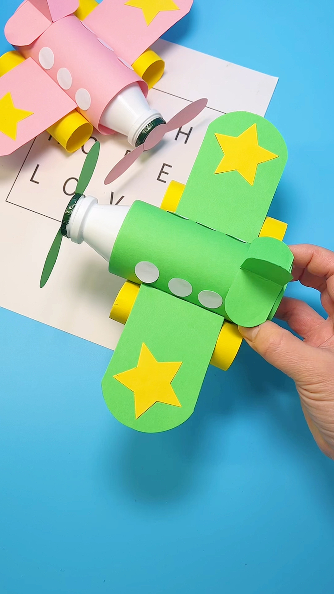 亲子手工#饮料瓶别扔,用它来做个可爱的小飞机吧!-度小视