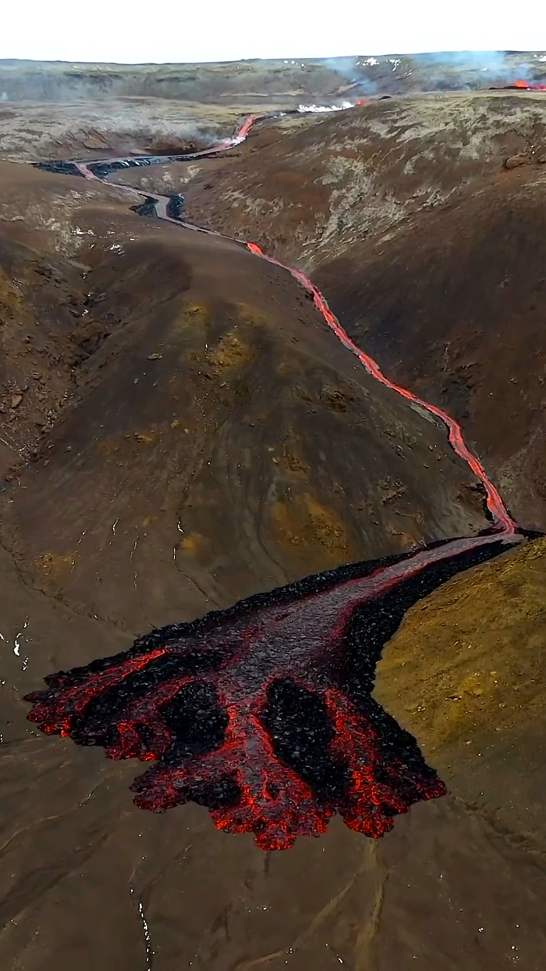 火山爆发冰岛火山爆发岩浆河震撼瞬间05