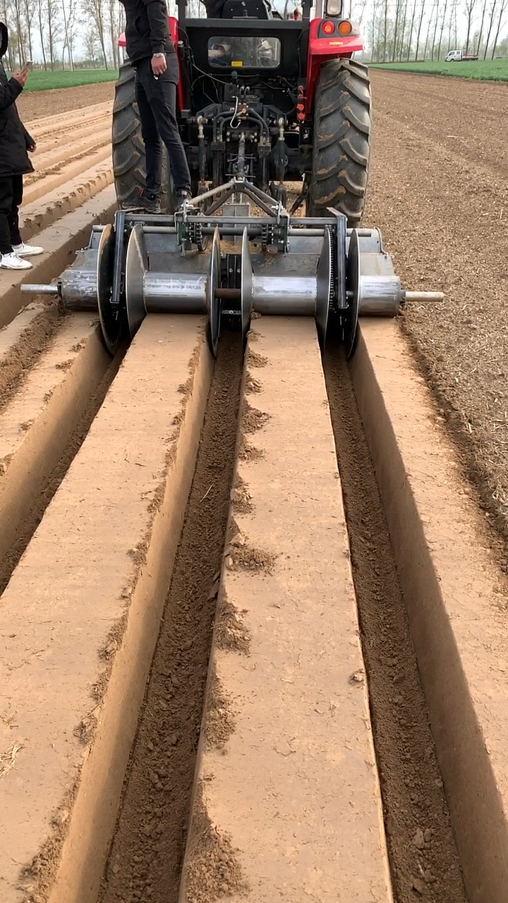 起垄机#新款大葱大姜草莓开沟起垄机