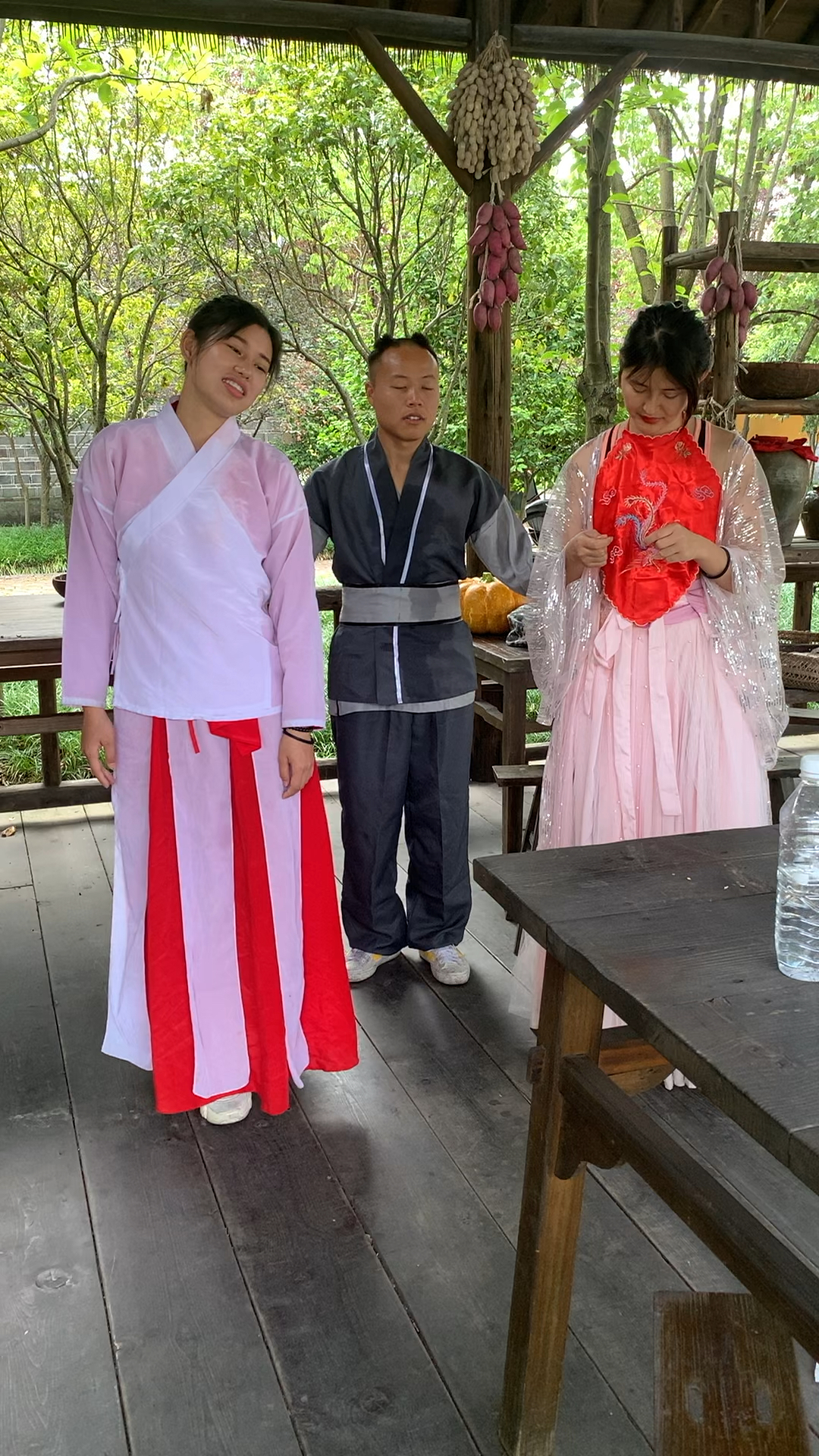 剧组演员拍戏现场花絮曝光