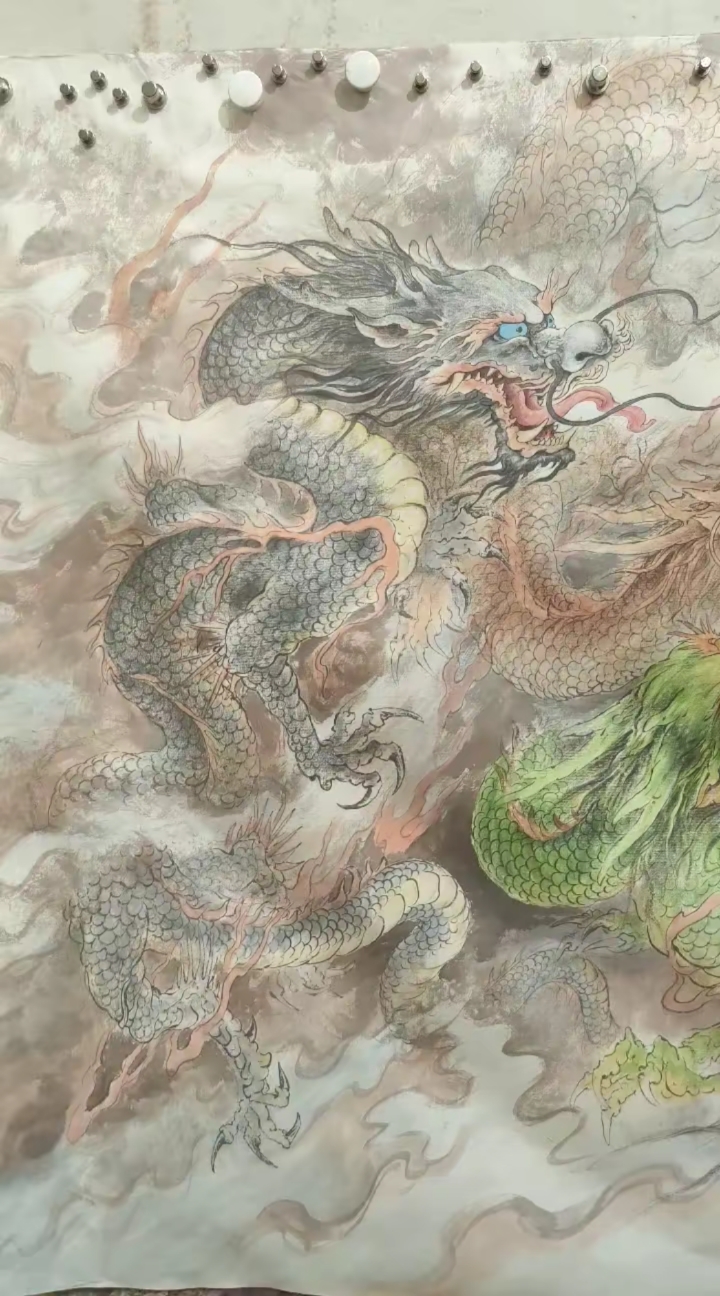 甘肃龙宝斋书画艺术#北京朋友定制的大丈二九龙戏珠创作中现场,即将