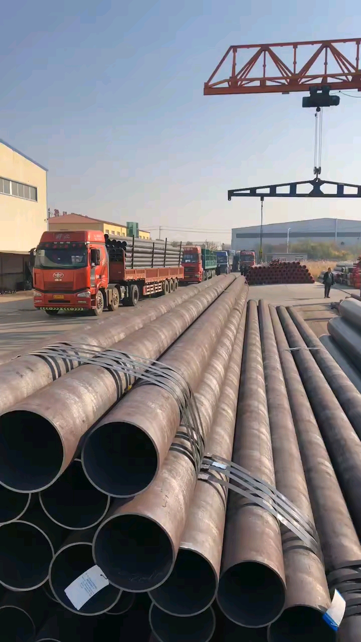 保温钢管,早上排队装车