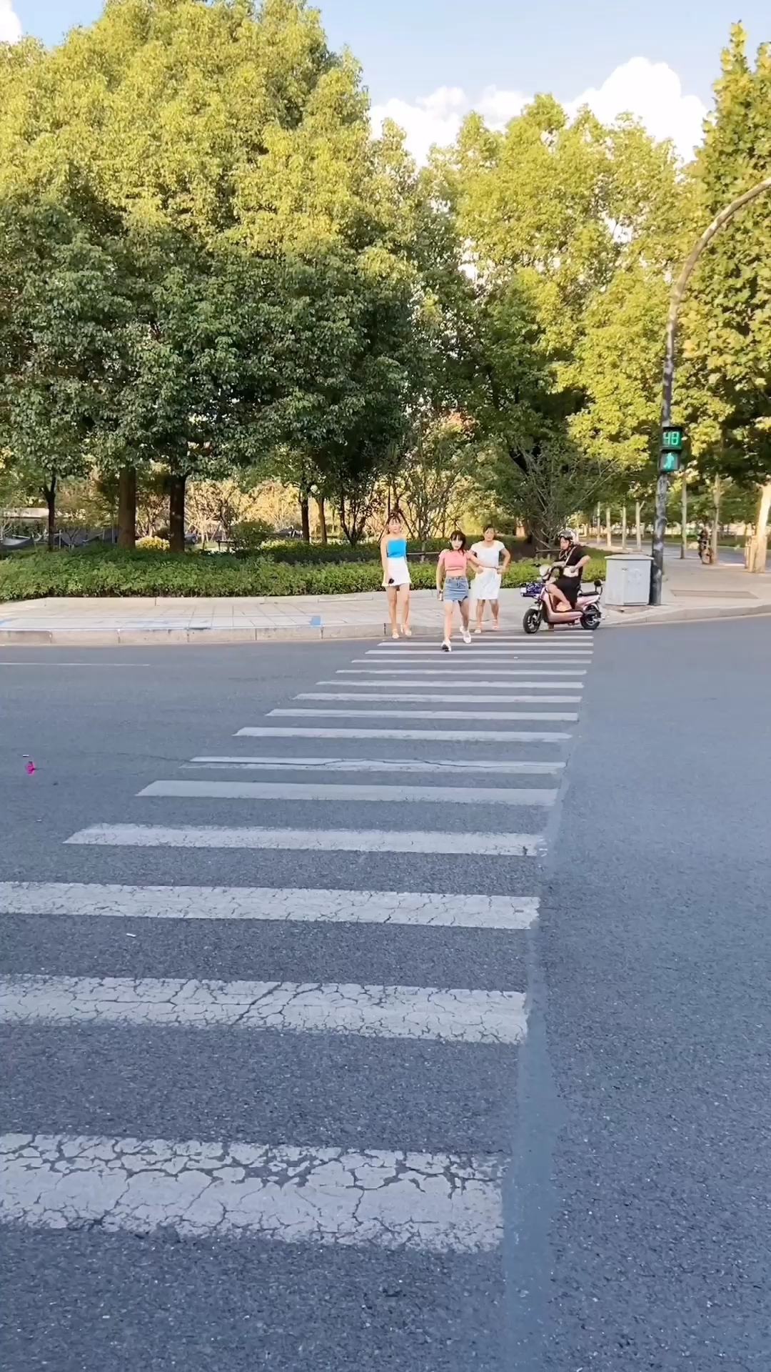 音为有你#俺娘说了,过马路要走斑马线!