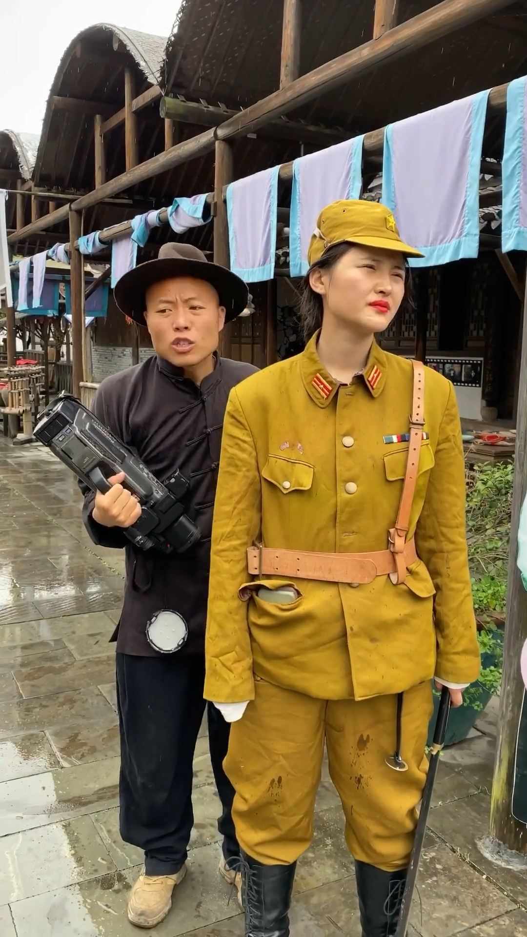 拍戏现场#这女大佐走的是什么步伐?从未见过哈哈