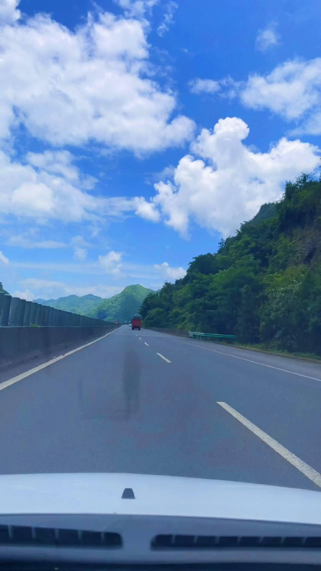 万元奖金争夺赛#高速公路行驶一定要注意这些安全驾驶技巧.