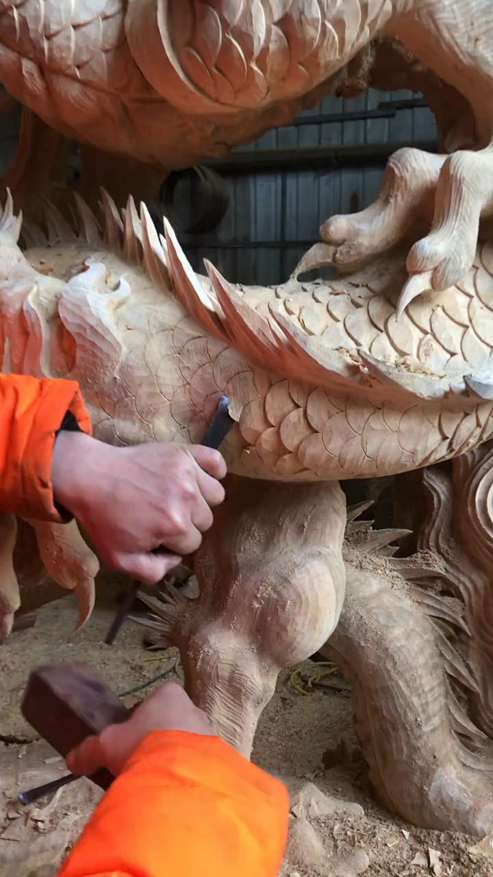 龙鳞片的雕刻做法