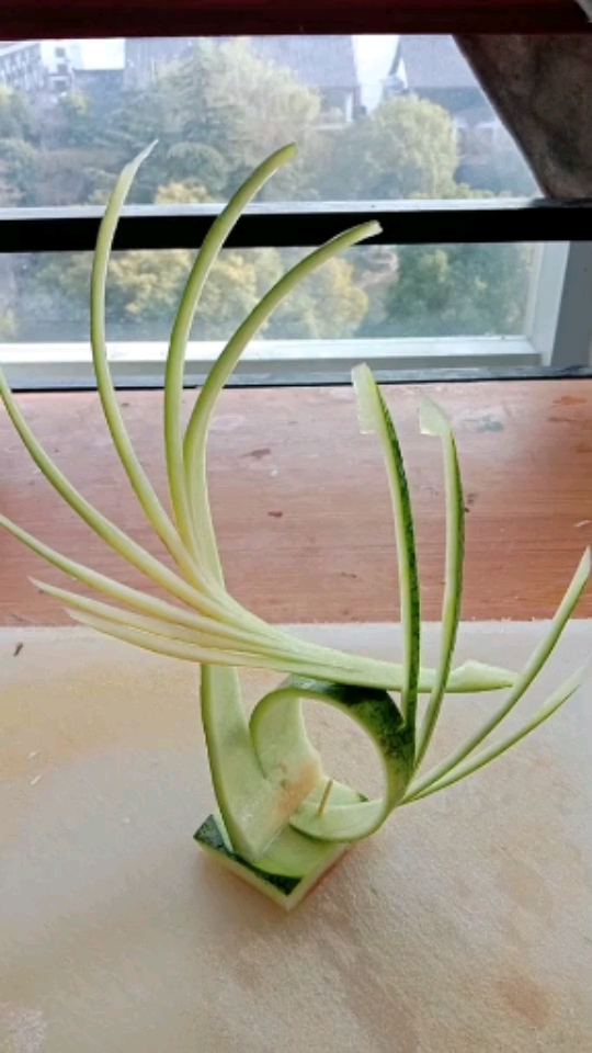 西瓜皮在,雕刻师手里就变成这样子了,太给力了吧.牛逼.