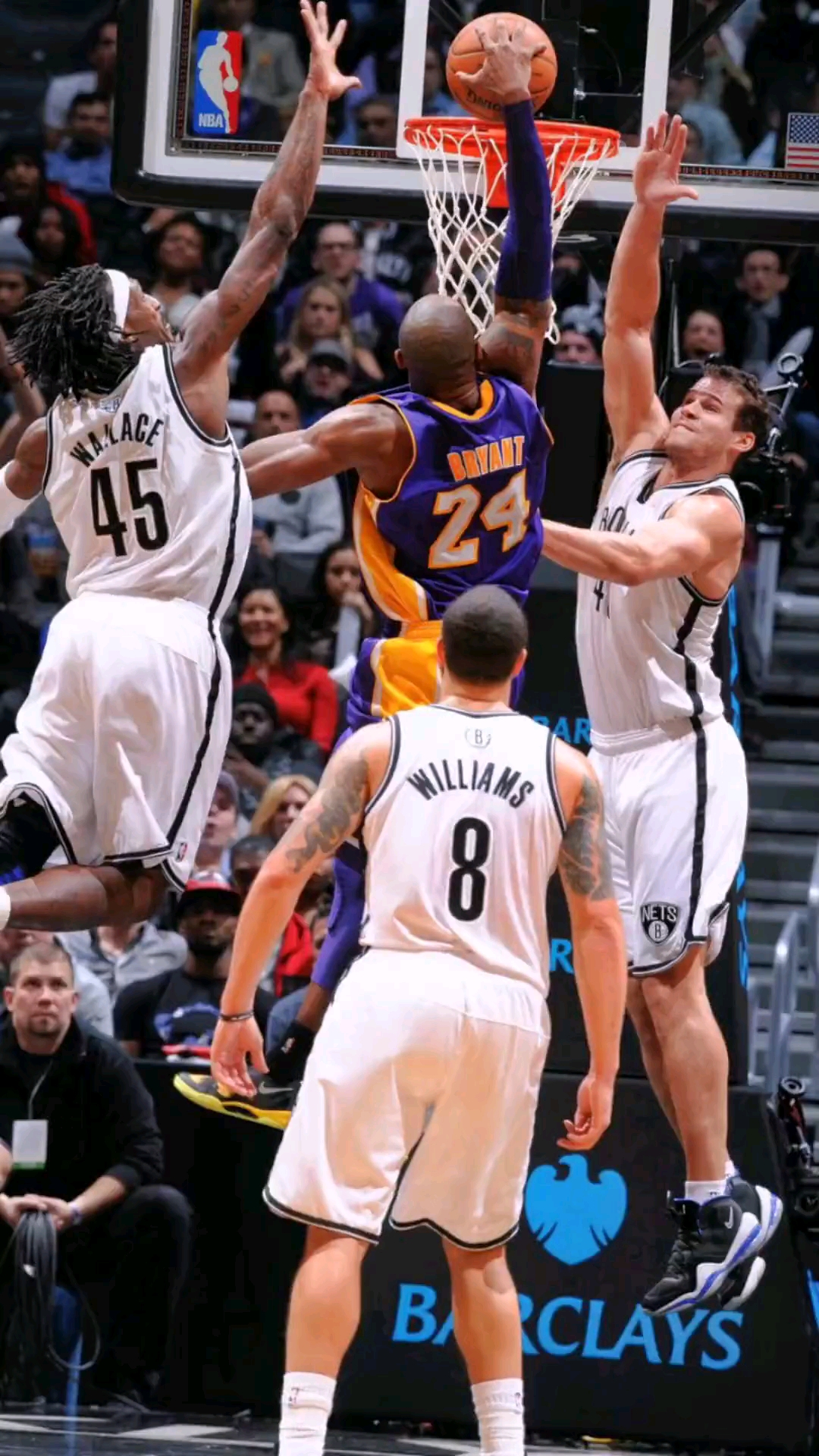 科比2013年最强扣篮面对篮网双人防守左路突破豪不畏惧暴力隔扣碾压