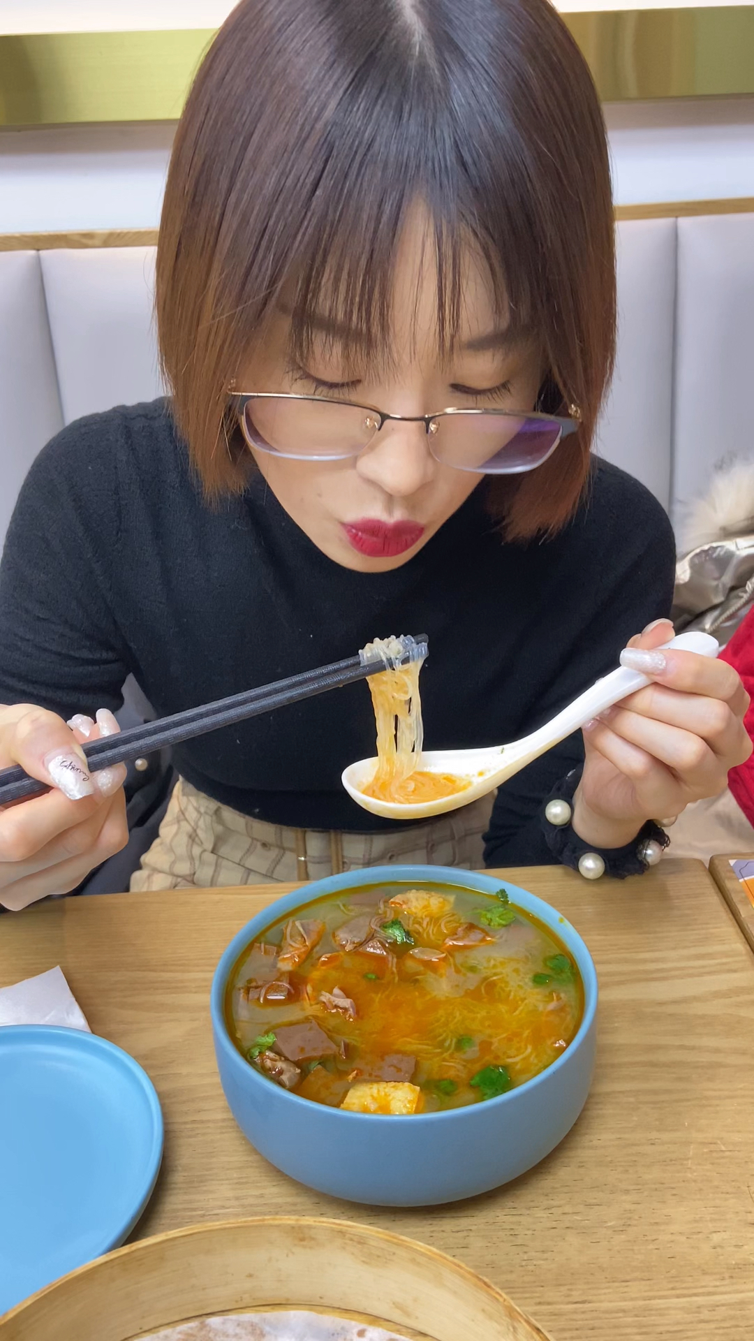 肉嫩多汁,吃相优雅