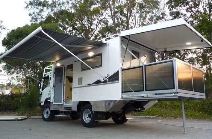 重点推出带阳台而且透明隐私保护全景拖挂房车