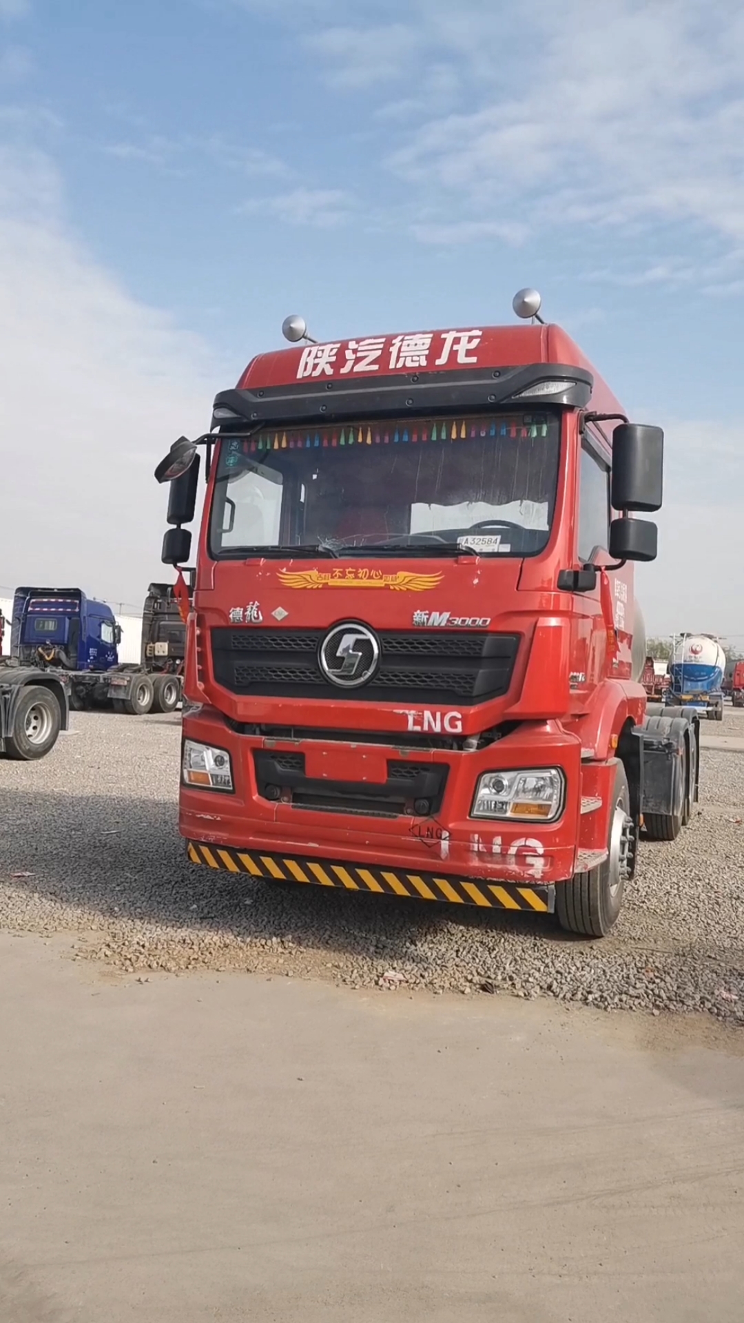 德龙新m3000国六lng天燃气车