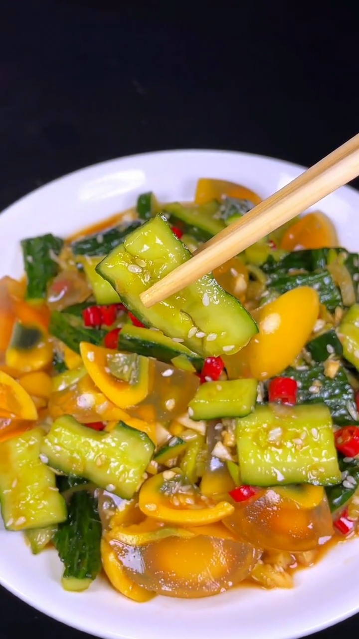 在家做个拿手菜#黄瓜皮蛋这样拌爽口开胃又好吃!