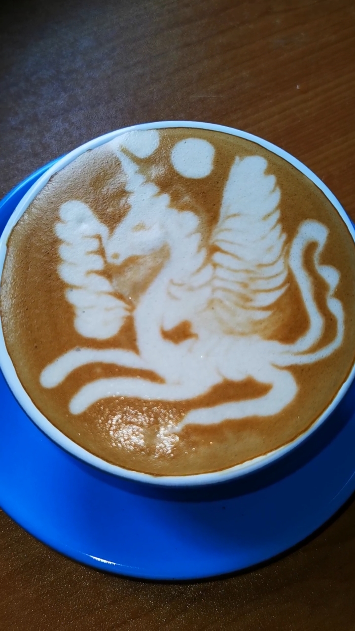咖啡拉花#咖啡独角兽,头部的刻画有点难!
