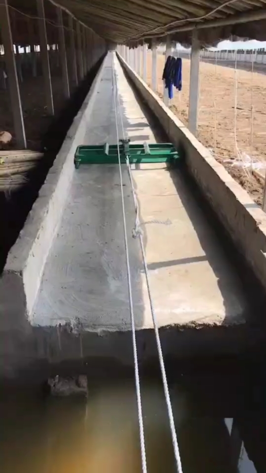 刮粪机#猪舍刮粪机使用案例:一拖一,一拖二,一拖三,一拖四.