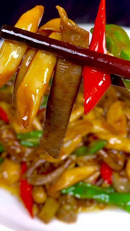 在家做个拿手菜#鱼肠这样做非常下饭,一锅米饭不够吃,滑嫩又爽口!