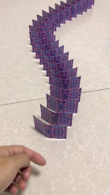 多米诺骨牌#用13个小时搭建的的15339张纸牌多米诺,来一起欣赏吧