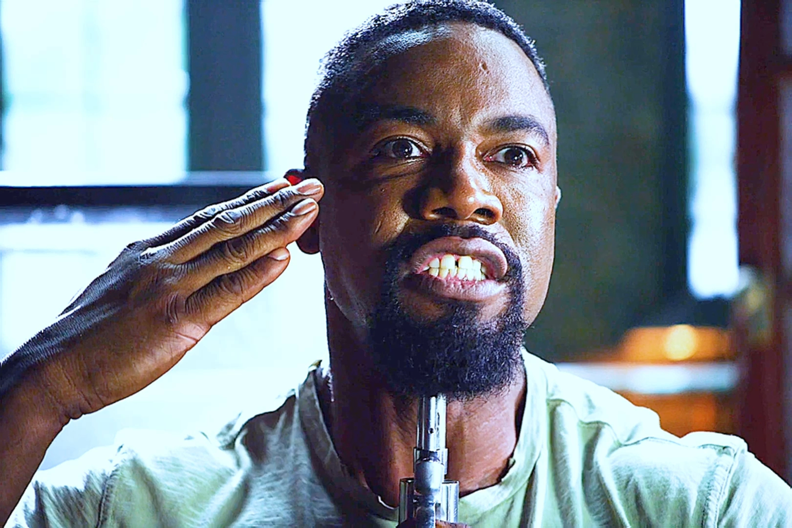 格斗#小混混抢劫,不料碰上特种兵加怀特,加怀特胆识过人将其制服!