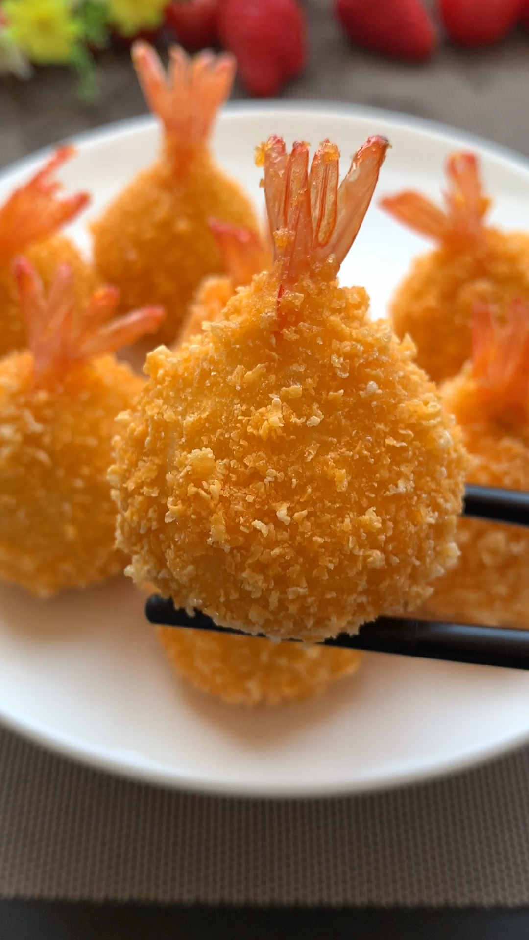 大人小孩都爱吃的黄金虾球,10秒钟教会你!-度小视