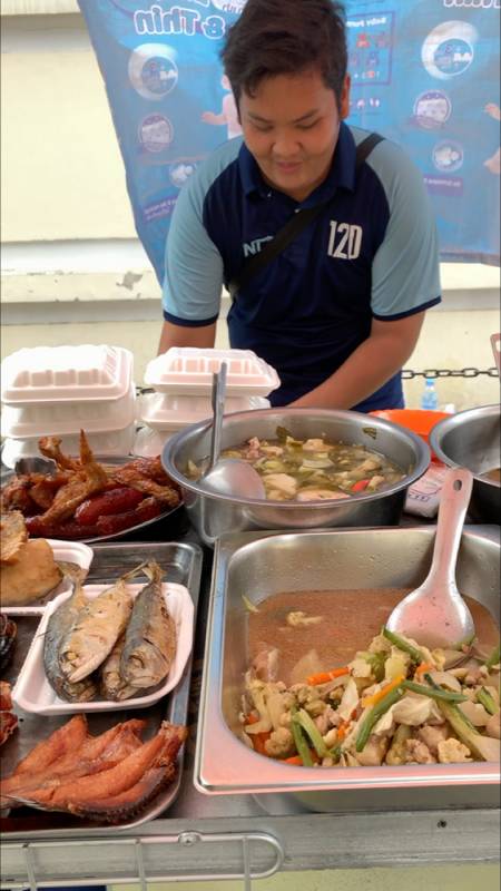 路边快餐哈哈一份9000人民币13人民币