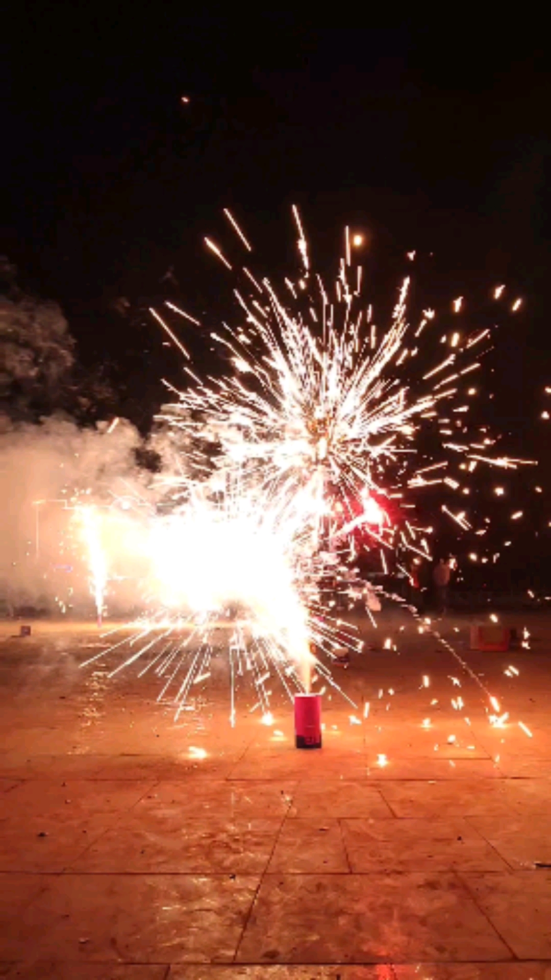 2021我的心愿#老百姓们几年不放烟花,今年放太嗨了