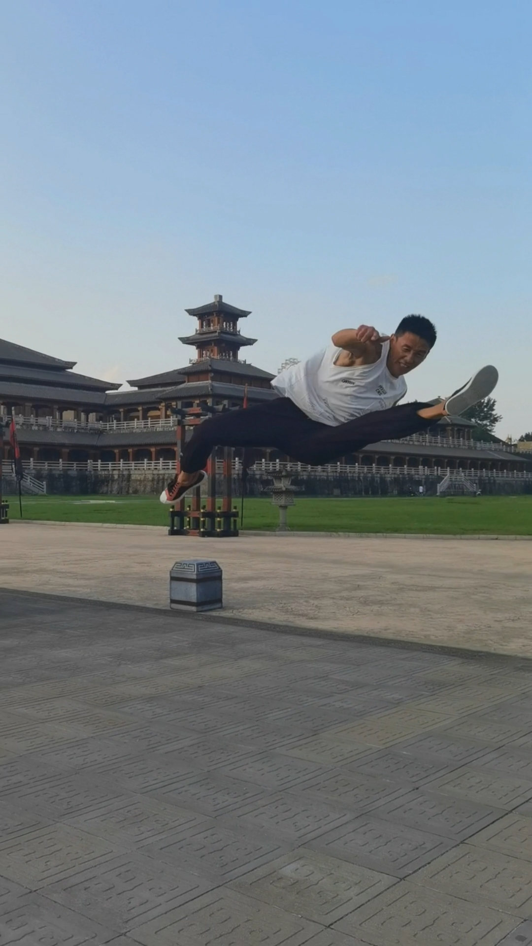 中华武术#腾空跳跃都是要求轻飘高