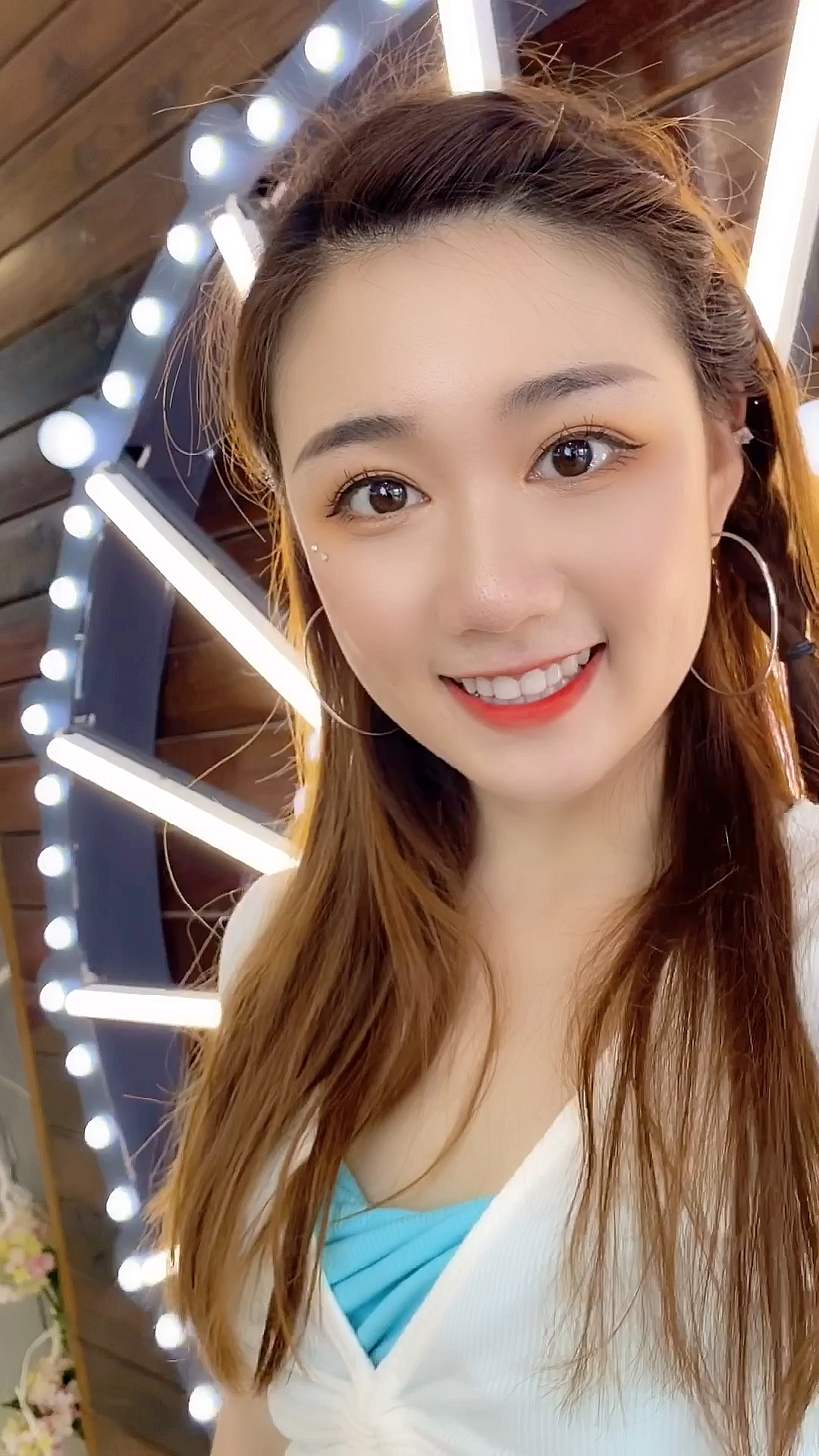世界上最萌最可爱的人就在我的镜子里