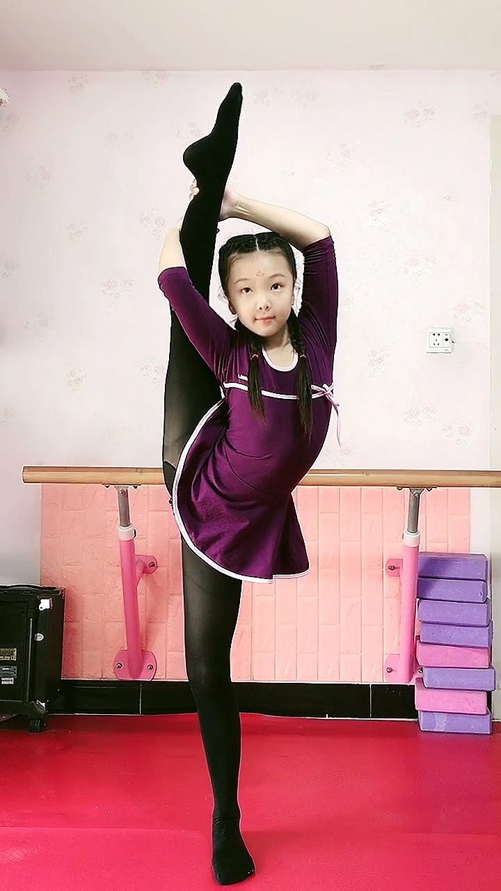 我要上热门#九岁女孩腿长两米