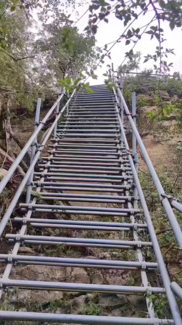 走进四川凉山悬崖村800多米天梯看着都让人窒息