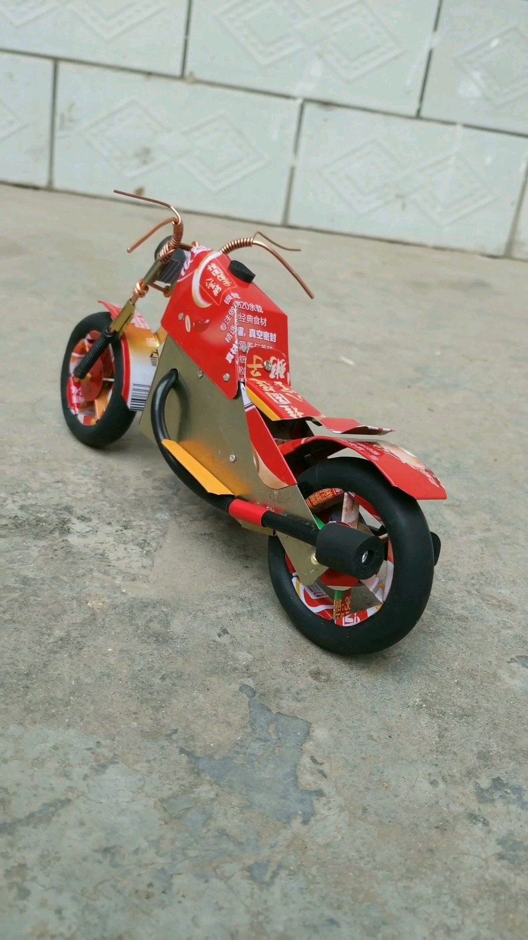 手工制作#易拉罐造摩托全过程-度小视