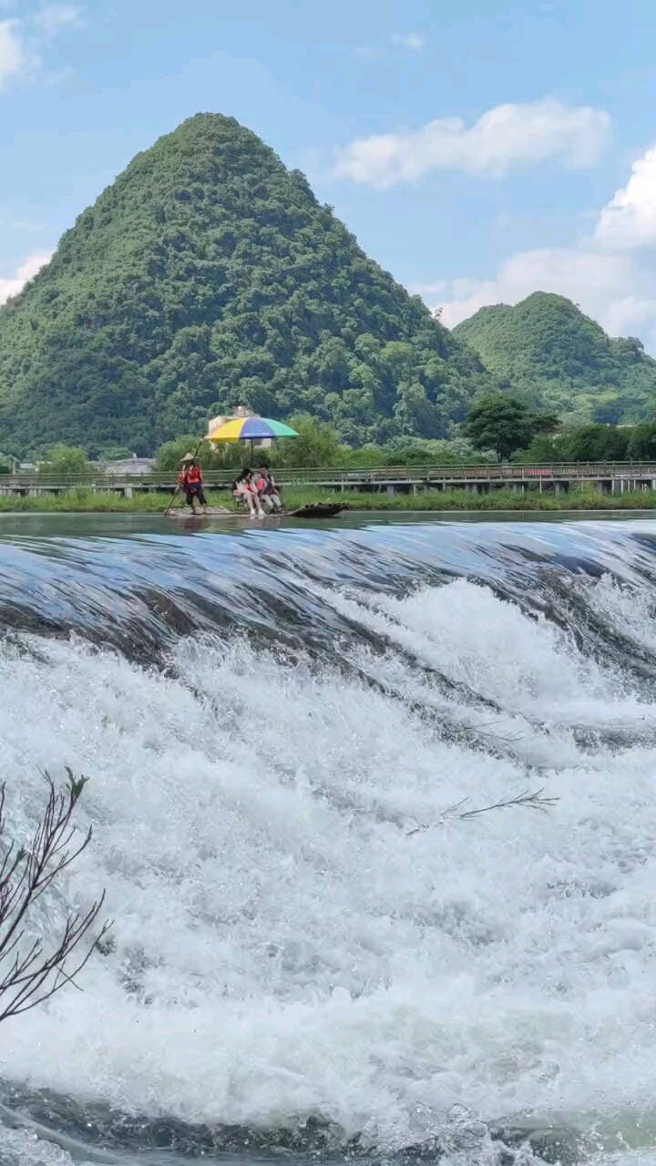 阳朔遇龙河竹筏下坝