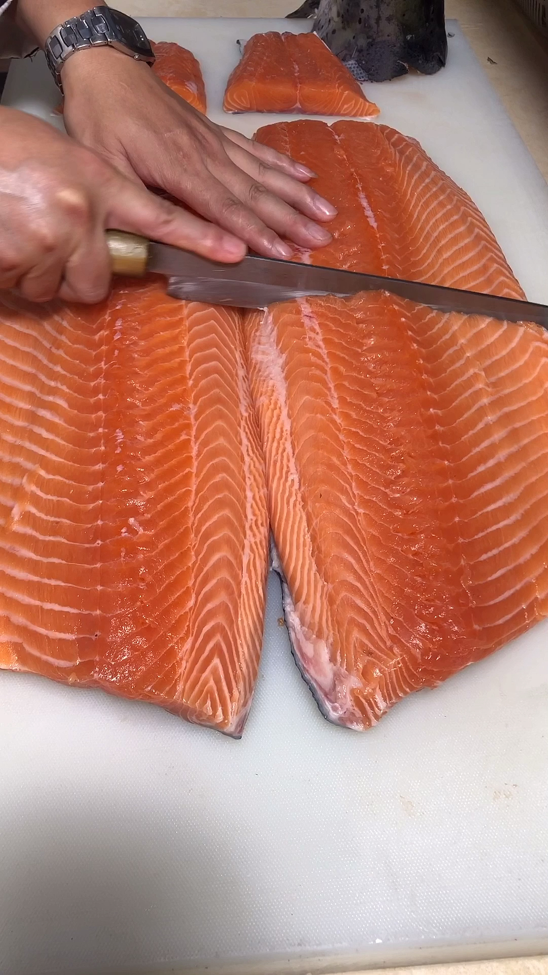 深夜放毒#整条三文鱼分割处理,接上个视频,看完视频你也会哟