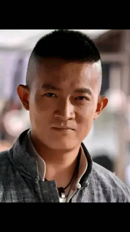 43岁演员杨志刚近况:两鬓斑白皮肤蜡黄,发动态祝网友七夕快乐