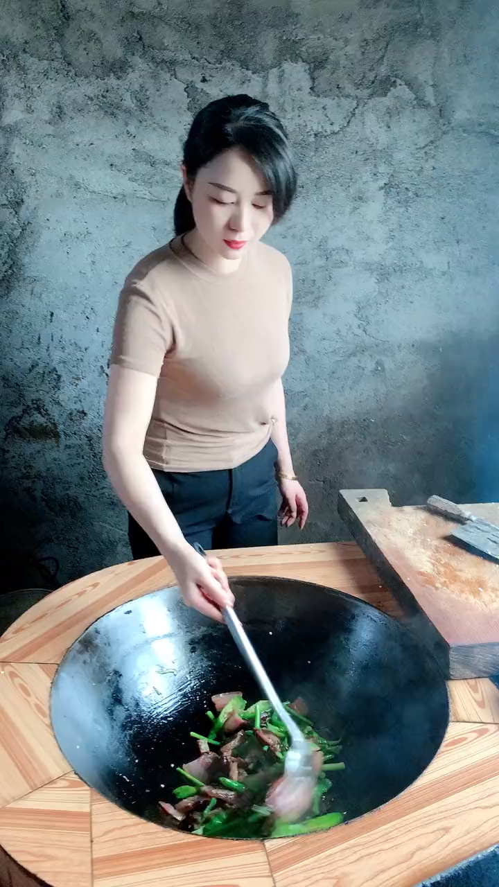 这美女勤俭持家,有喜欢的吗