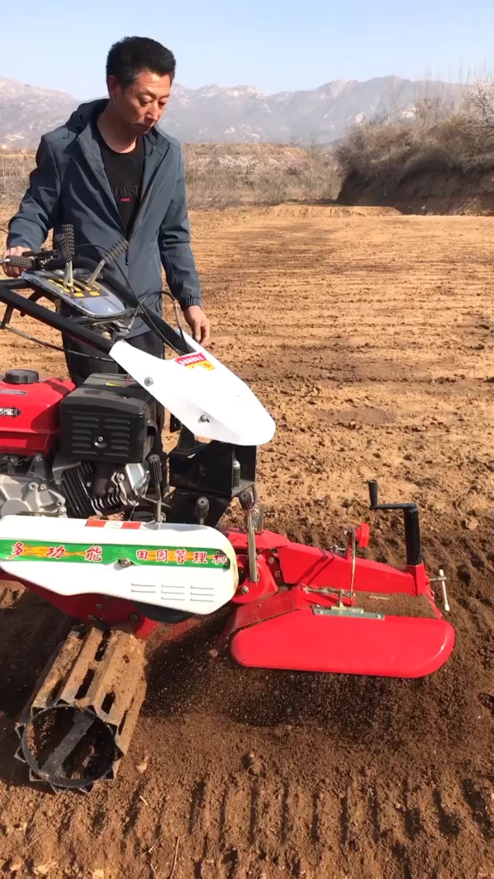 四驱后旋微耕机中国红,开沟起垄培土旋耕,一机多用的好机器#热门#机器