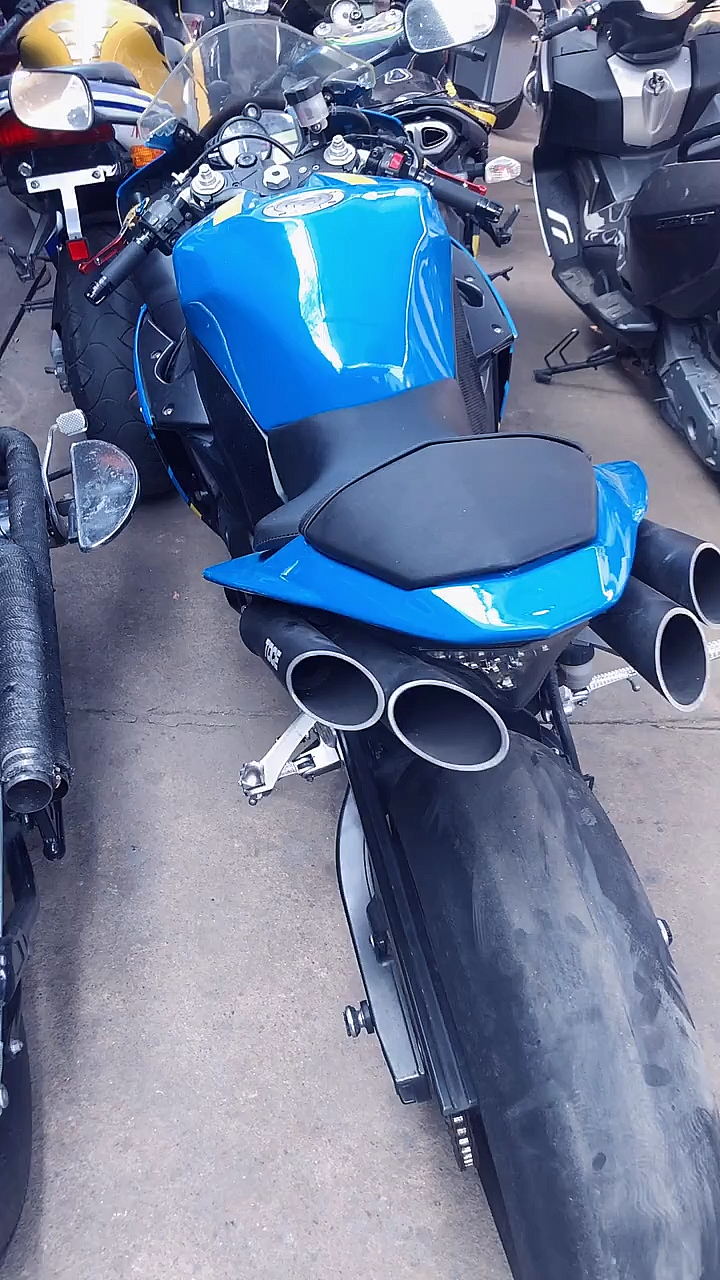 摩托车#蓝鲨鱼版雅马哈r1非常帅气的排气