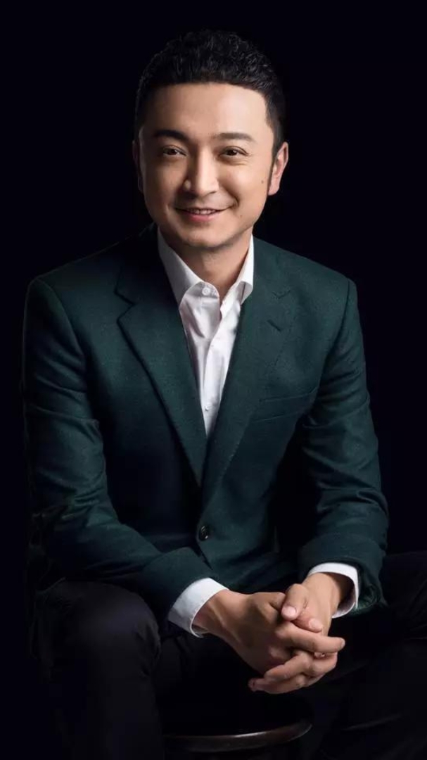 恩爱明星夫妻#央视名嘴小尼:娶平凡女孩做妻子,小夫妻为要孩子起纠纷